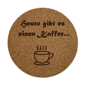 Runder Kork-Untersetzer mit Lasergravur - Beispiel: 'Heute gibt es einen Kaffee...' mit Tassensymbol - personalisierbare Tischunterlage für Tassen und Gläser als Geschenkidee