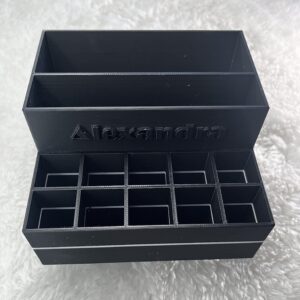Schwarzer 3D-gedruckter Lippenstift-Organizer mit graviertem Namen 'Alexandra' - Make-up Aufbewahrungsbox mit 10 Fächern unten und 2 größeren Fächern oben für Kosmetikprodukte