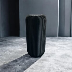 Fluted Iris – Gerippte Design-Vase in Schwarz | 3D-gedruckt